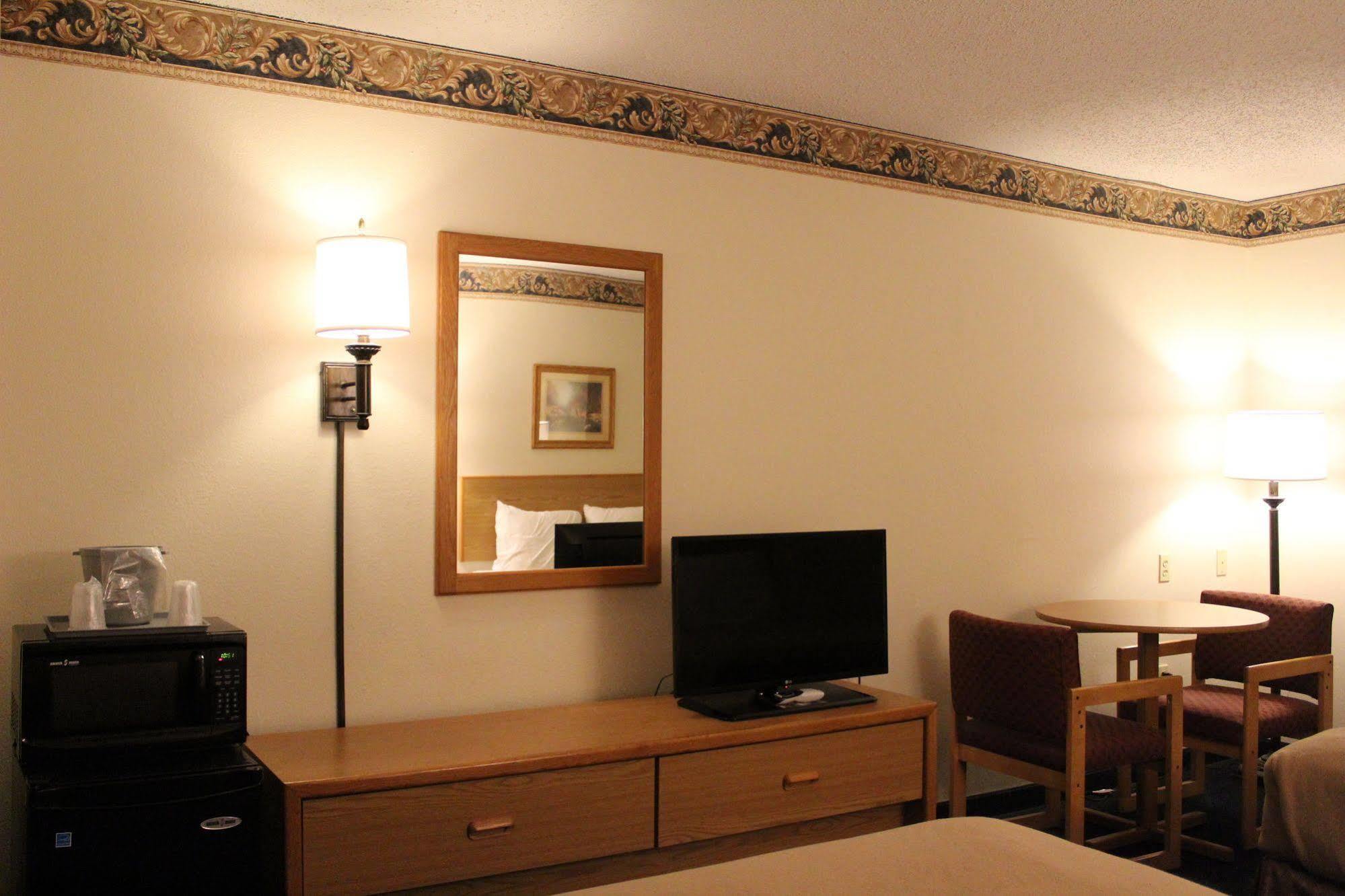 ทราเวลลอดจ์ ฟอร์ต สกอตต์ Hotel Fort Scott ภายนอก รูปภาพ