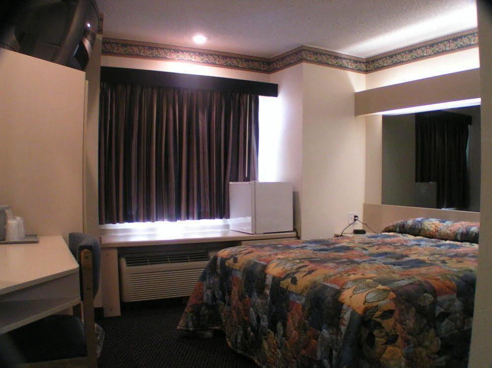 ทราเวลลอดจ์ ฟอร์ต สกอตต์ Hotel Fort Scott ภายนอก รูปภาพ