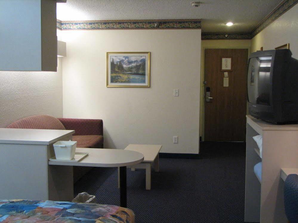 ทราเวลลอดจ์ ฟอร์ต สกอตต์ Hotel Fort Scott ภายนอก รูปภาพ