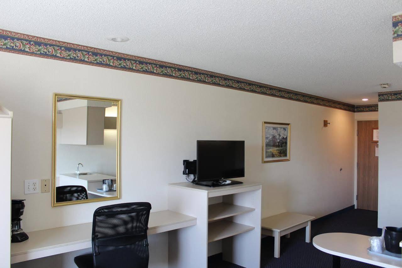 ทราเวลลอดจ์ ฟอร์ต สกอตต์ Hotel Fort Scott ภายนอก รูปภาพ